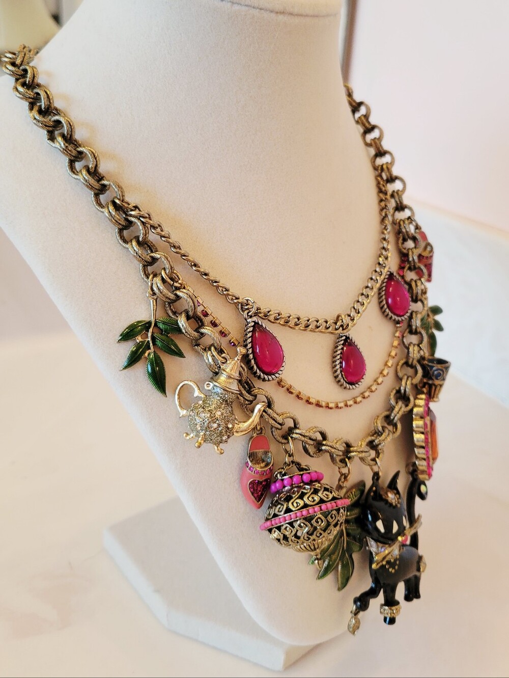 Rare Vintage Betsey Johnson Moroccan Cat Multi-Charm Layered Statement Necklace - Picture 3 of 12